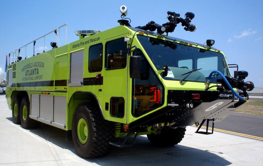  Oshkosh Striker 3000 ARFF 2002 года  (фото 3 из 17)